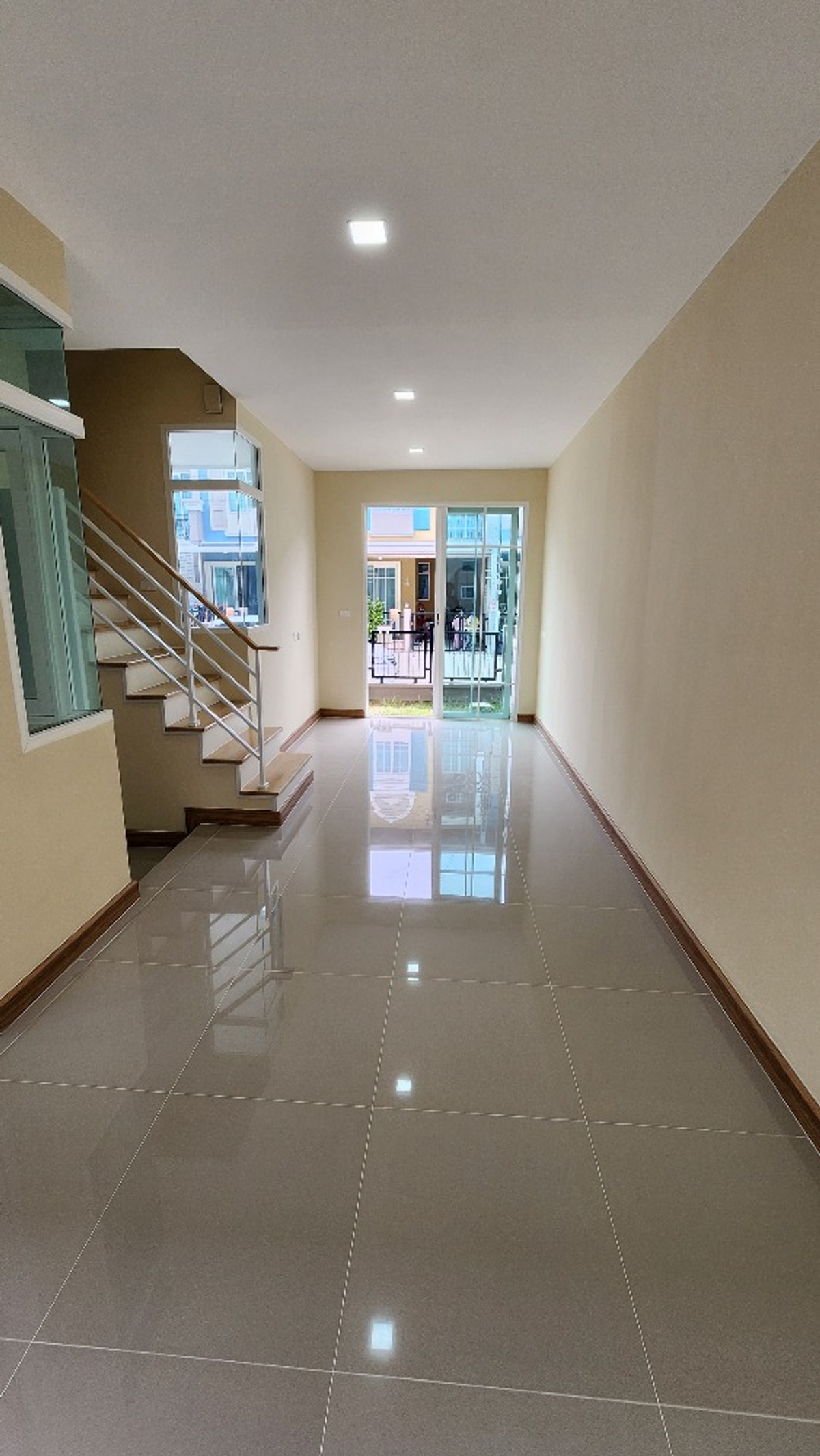 ให้เช่าทาวน์โฮม Townhome   ตกแต่งสวยงาม ย่านบางแค-กาญจนาภิเษก Loading...