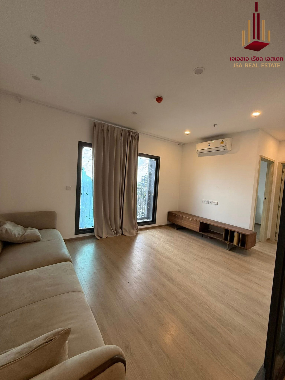 ให้เช่าคอนโดคลองเตย กล้วยน้ำไท : ✨ For Rent: Life Rama 4 - Asoke ✨ Only 35,000 THB/month 💰