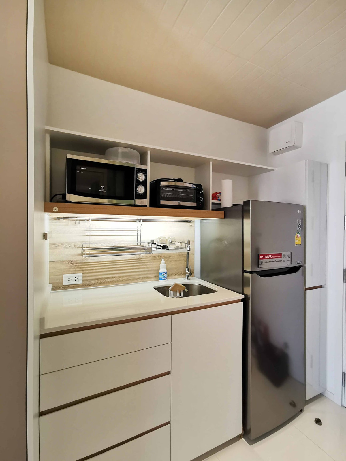 For RentCondoSiam Paragon ,Chulalongkorn,Samyan : Triple Y Residence【𝐑𝐄𝐍𝐓】🔥Spacious and comfortable room with a reading corner perfect for working/reading🔥  Contact Line ID: @hacondo