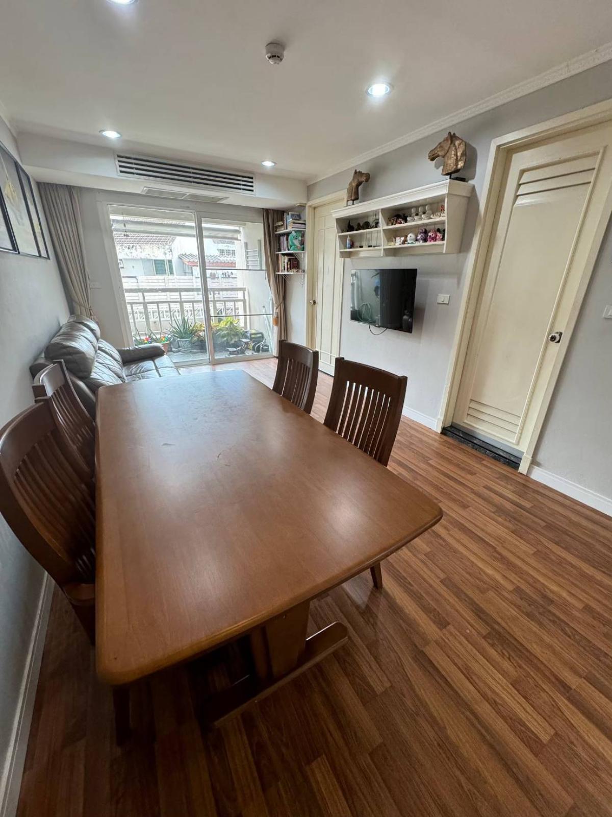 For SaleCondoSathorn, Narathiwat : Beautiful room ready for sale! The Bangkok Condo (Narathiwas) very good price, redone the whole room.