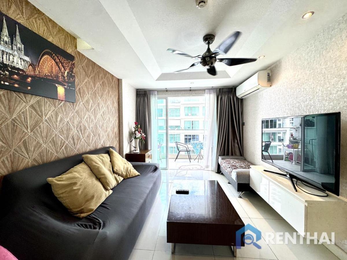 For SaleCondoPattaya, Bangsaen, Chonburi : Spacious 1 Bedroom Condo in Pratumnak Soi 4, 500m from the Beach