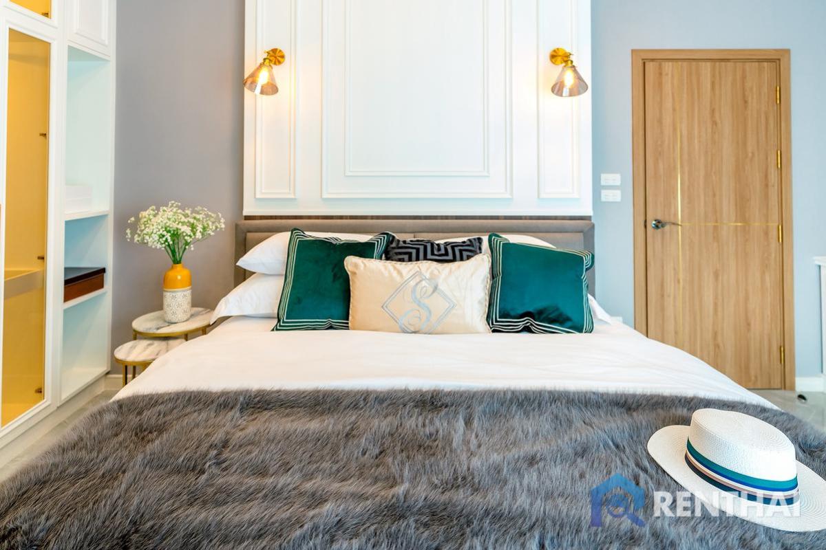 For SaleHousePattaya, Bangsaen, Chonburi : Last Corner unit 2 story villa for sale!