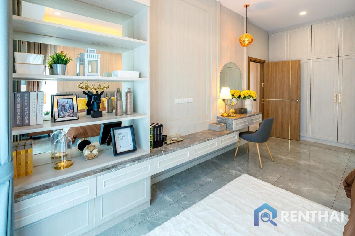 For SaleHousePattaya, Bangsaen, Chonburi : Last Corner unit 2 story villa for sale!