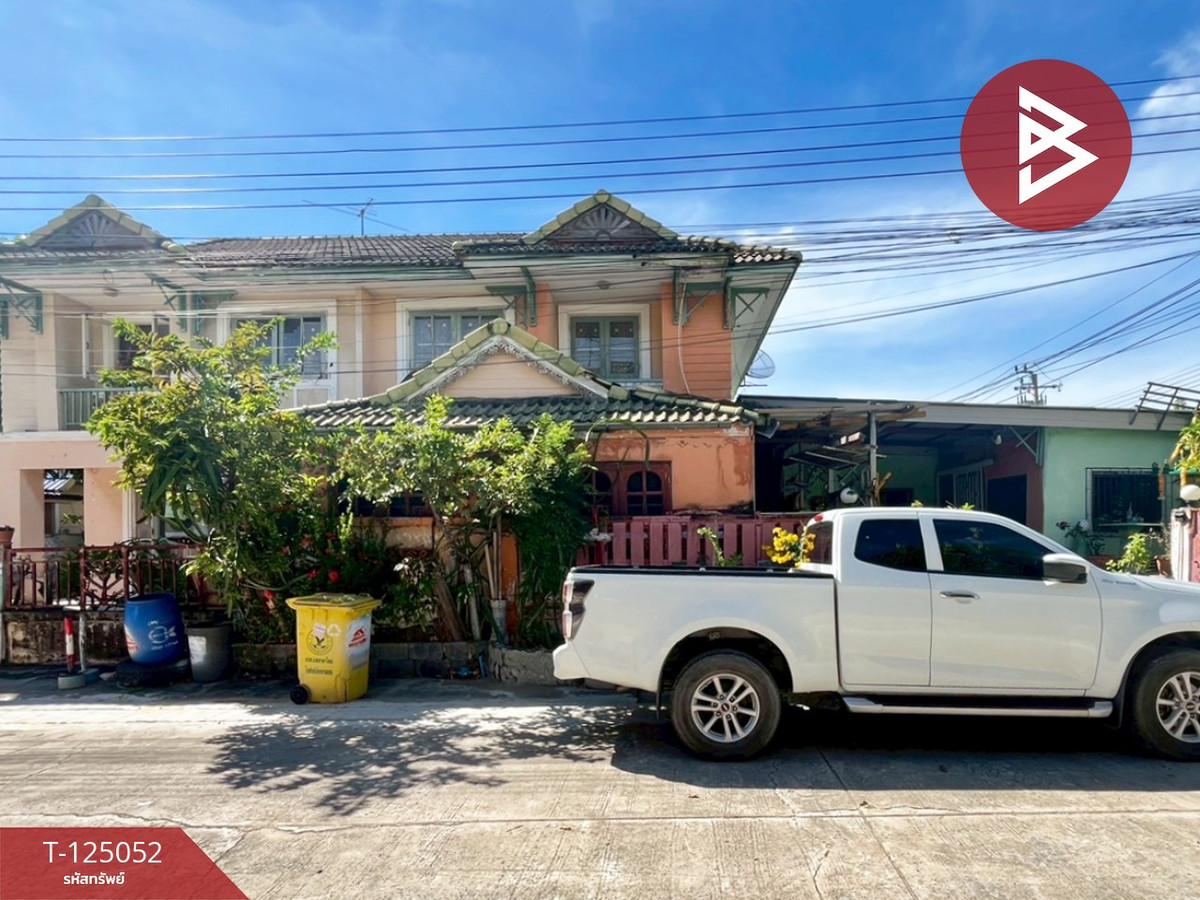 For SaleHouseSamut Prakan,Samrong : Semi-detached house for sale, Pruksa Village 15, Bang Phli-Tamru, Samut Prakan, commercial location.