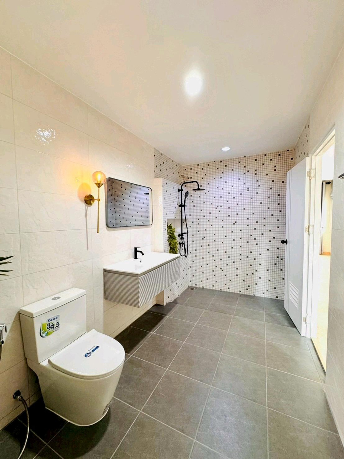 For SaleHouseNawamin, Ramindra : 2-story detached house, luxury home, The Takkhana Village. Pink Line Fashion Island Department Store, The Promenade, Big C, Makro, Lotus, near Hathaimit Fresh Market, Minburi Market, renovated and ready to move in. Free furniture