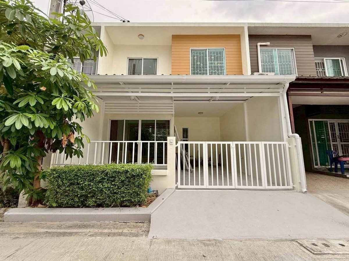 For SaleTownhomeSamut Prakan,Samrong : 2-story townhouse for sale, The Colors Leisure Bangna, KM.10, near Mega Bangna Mall, in Soi Mahachai, Bang Phli Yai, Bang Phli, near the expressway.