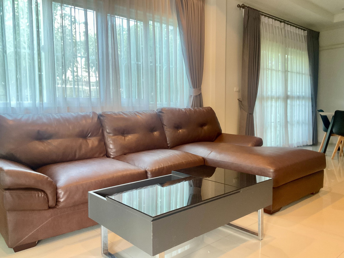 House in the project For rent 39,000 baht per month, close to M Sports Complex golf course, only 5 minutes, No.13H665. Loading...
