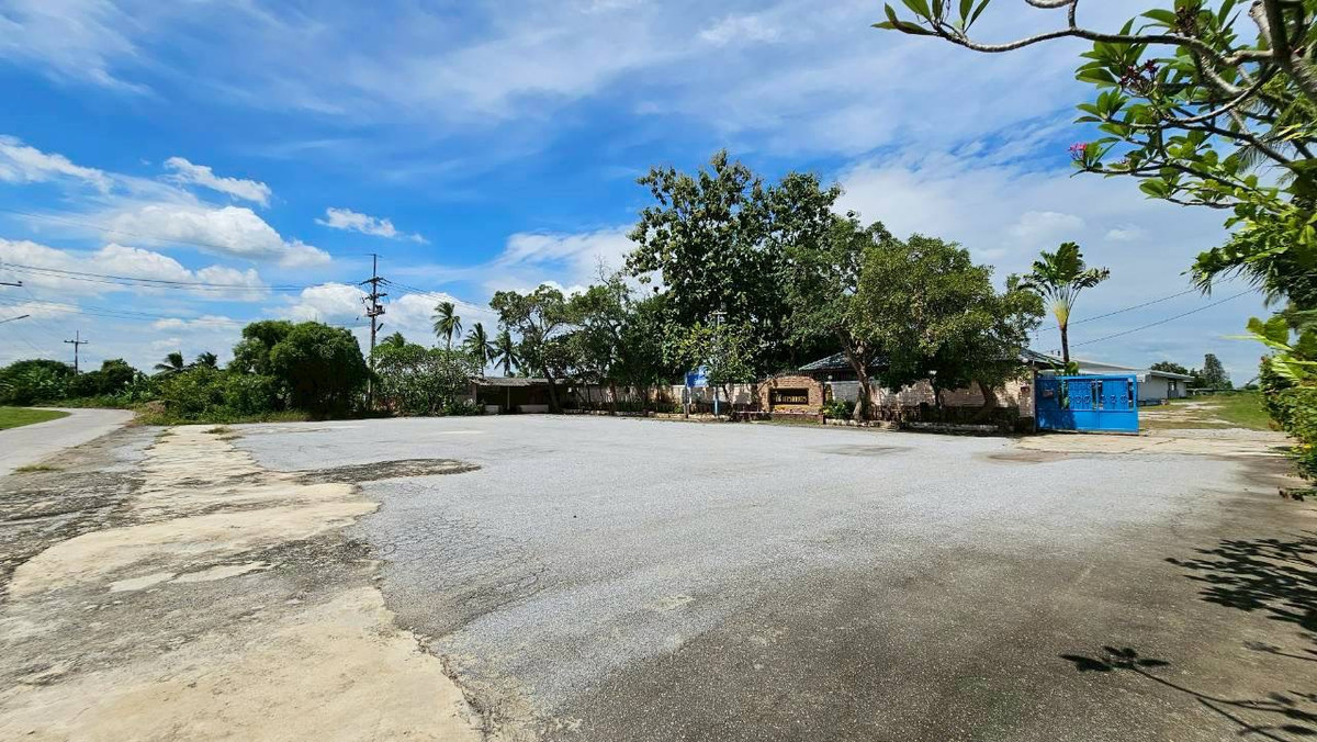 For SaleFactoryKanchanaburi : Fertilizer factory for sale Comes with a R.N.4 license that is legal. Complete with a complete set of machinery + specialized fertilizer production formula Able to continue business immediately