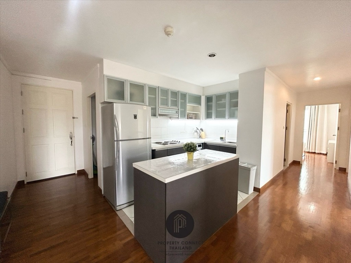 For RentCondoNana, North Nana,Sukhumvit13, Soi Nana : 3 Beds Unit few walks to NIST in heart of Nana