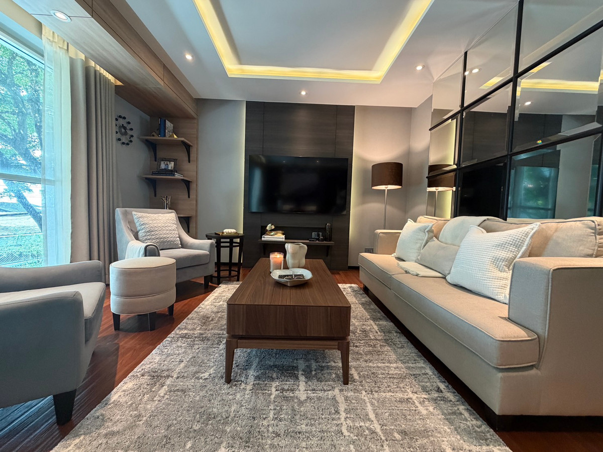 Urgent sale! The Private Residence Rajdamri, 2 bedrooms, Plus 143 sq m. Loading...