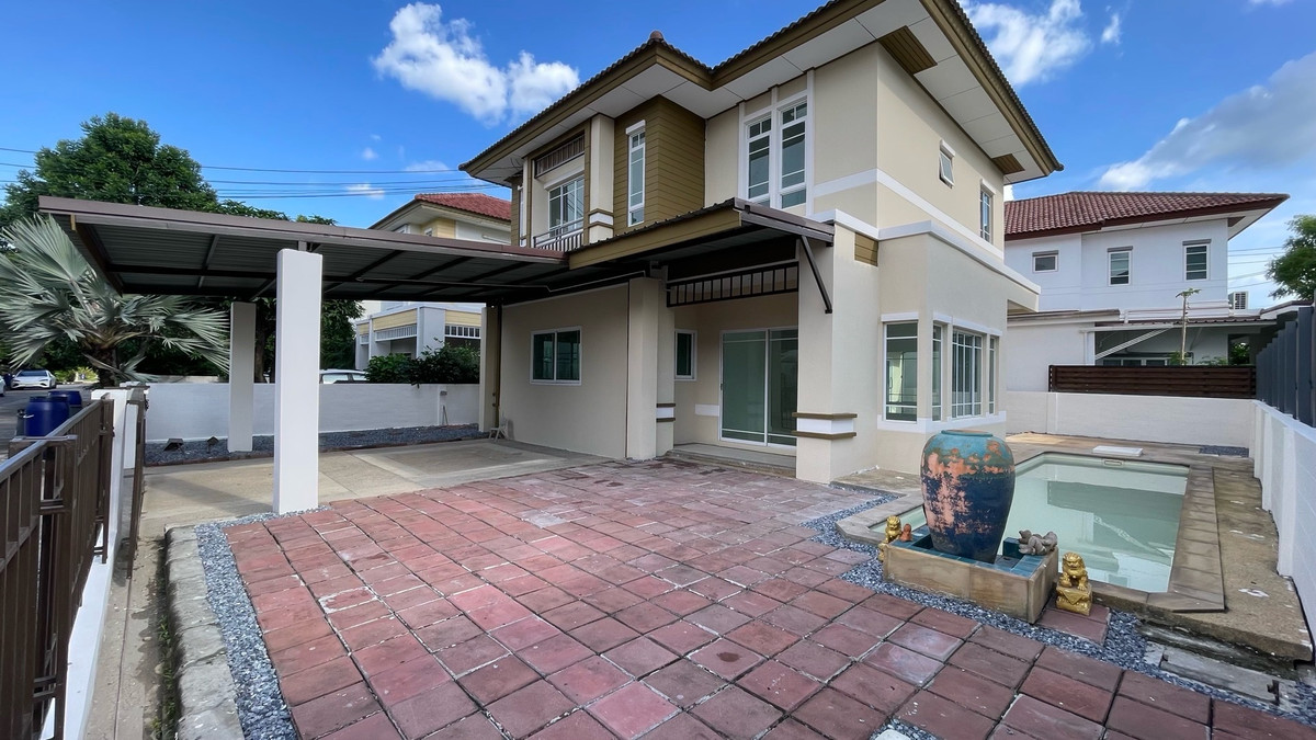 Beautiful detached house for sale with swimming pool Promptpat 1 Project near Satit Pattana Panyainthra School Loading...