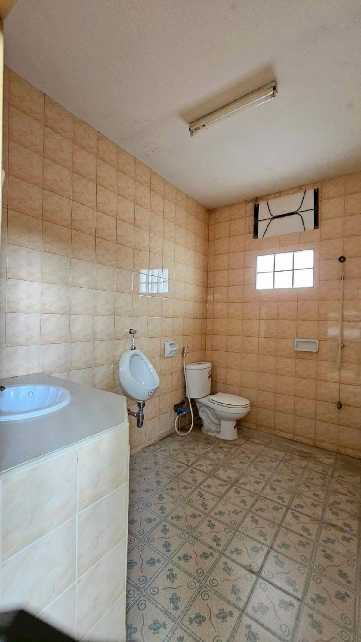 For SaleFactoryKanchanaburi : Fertilizer factory for sale Comes with a R.N.4 license that is legal. Complete with a complete set of machinery + specialized fertilizer production formula Able to continue business immediately