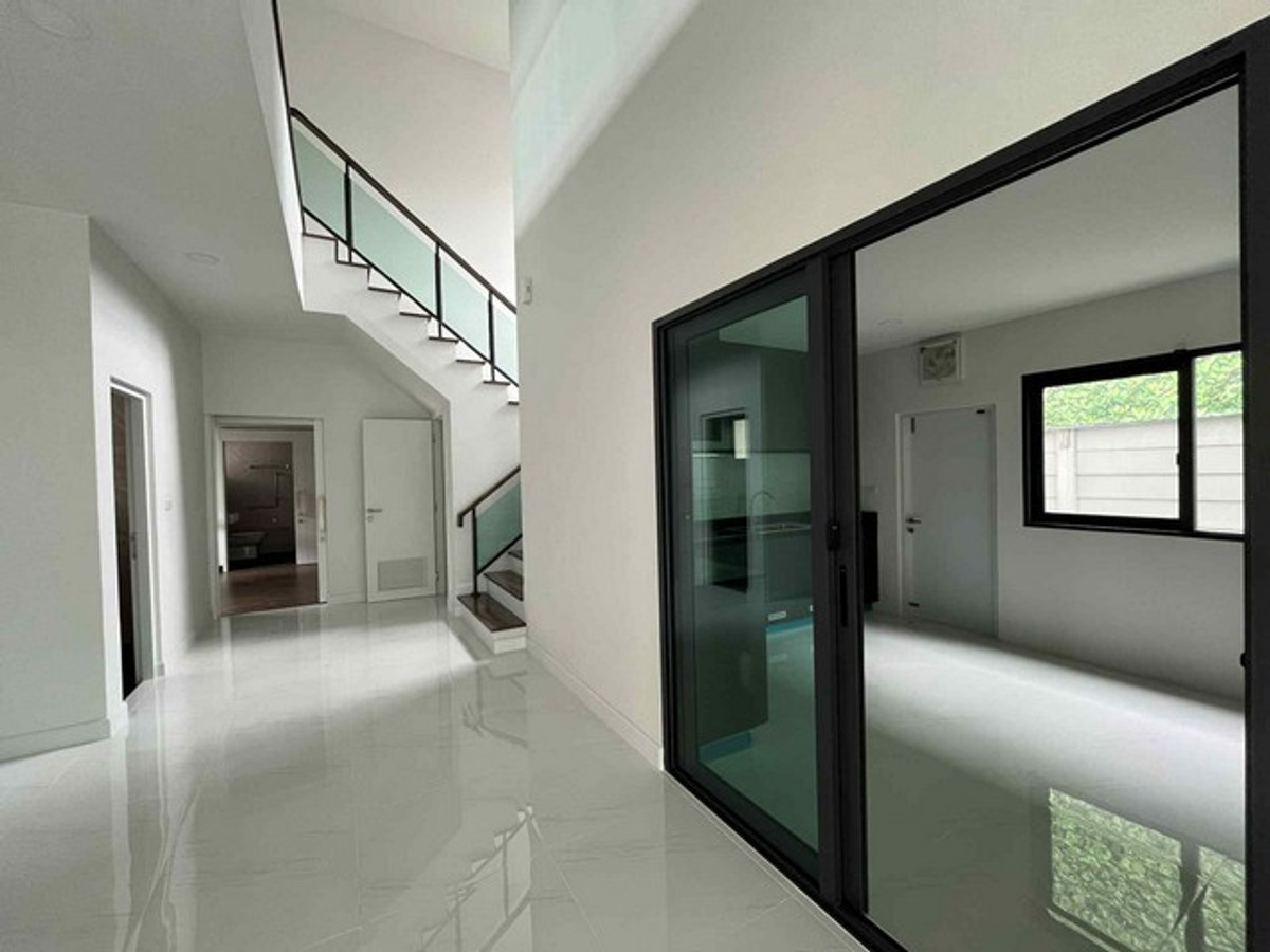 ขายบ้านแจ้งวัฒนะ เมืองทอง : ขายบ้านเดี่ยว THE CITY ดอนเมือง แจ้งวัฒนะ ที่ดิน 106.8 ตารางวา พื้นที่ใช้สอย 416 ตร.ม. 5 ห้องนอน 6 ห้องน้ำ