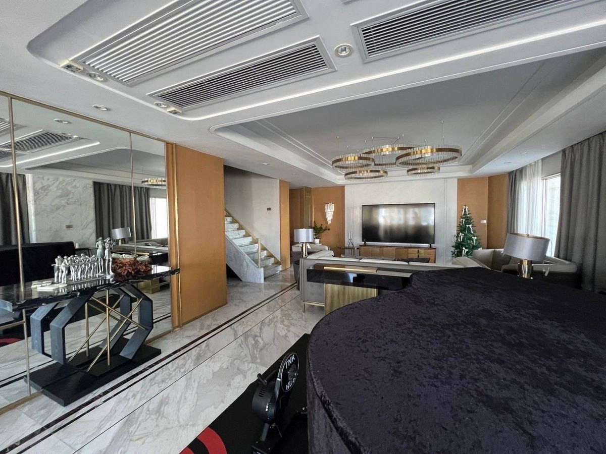 For SaleCondoSukhumvit, Asoke, Thonglor : Elegant 3-Bedroom Sky Residence with Private Pool at Le Raffine Sukhumvit 24