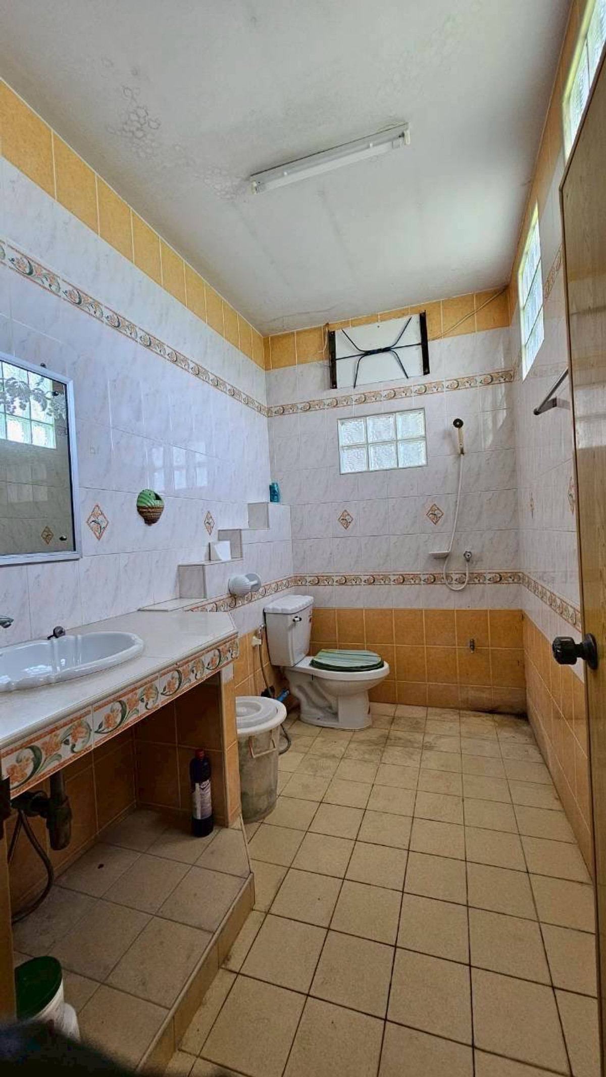 For SaleFactoryKanchanaburi : Fertilizer factory for sale Comes with a R.N.4 license that is legal. Complete with a complete set of machinery + specialized fertilizer production formula Able to continue business immediately