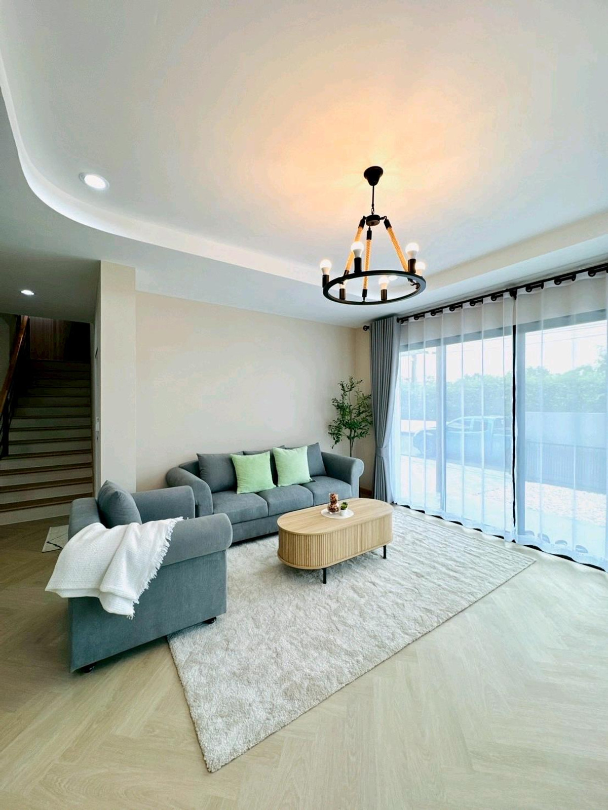 For SaleHouseNawamin, Ramindra : 2-story detached house, luxury home, The Takkhana Village. Pink Line Fashion Island Department Store, The Promenade, Big C, Makro, Lotus, near Hathaimit Fresh Market, Minburi Market, renovated and ready to move in. Free furniture