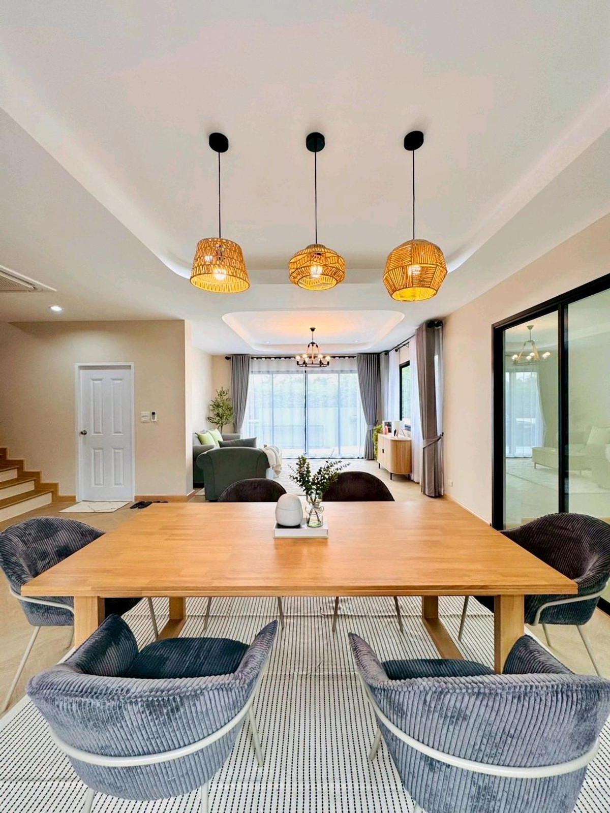 For SaleHouseNawamin, Ramindra : 2-story detached house, luxury home, The Takkhana Village. Pink Line Fashion Island Department Store, The Promenade, Big C, Makro, Lotus, near Hathaimit Fresh Market, Minburi Market, renovated and ready to move in. Free furniture