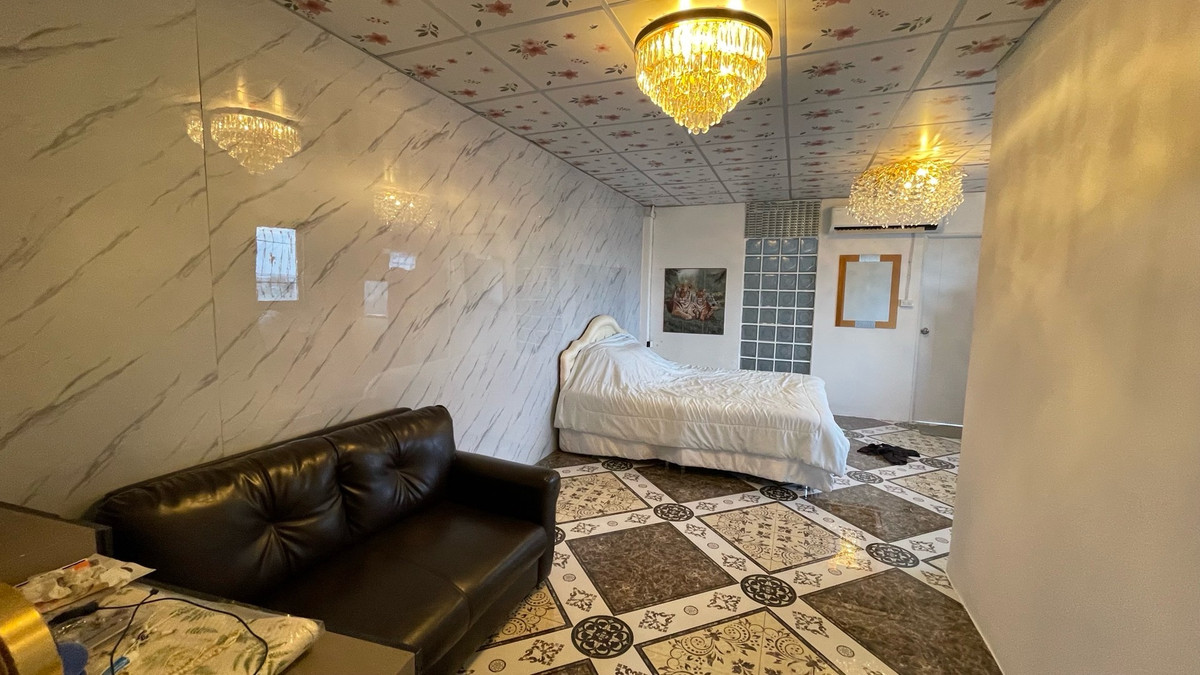For SaleCondoNawamin, Ramindra : Condo for sale, Petchpailin, 9th floor, open view, airy, quiet, decorated room, ready to move in, Soi Phraya Suren 35.