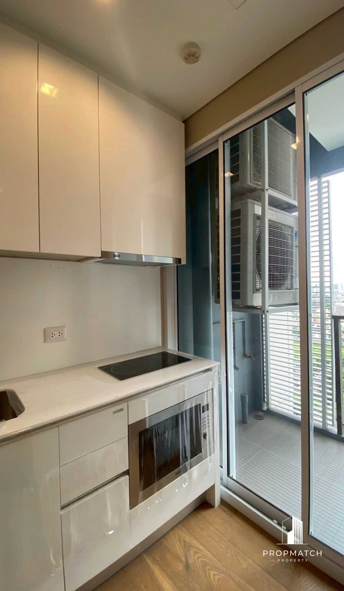 ✨Flash Deal ✨The Saint Residences ( 1Bed 1Bath 30.57SQM.) พร้อมอยู่ ! เพียง  2,590,000บาท Tel.0981315848 @propmatch Loading...