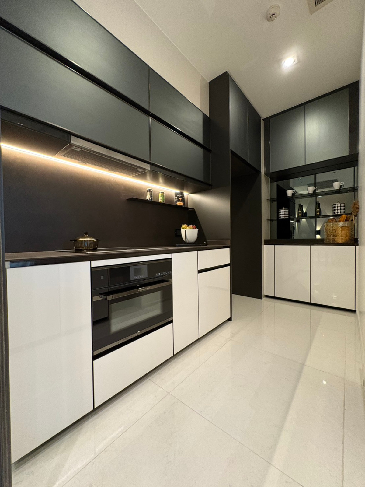 2-Bedroom 2-Bathroom, 350 meters from BTS Thonglor(Sukhumvit 55), Exclusive High-end Condominium - The Bangkok Thonglor (Maid service, Property Assistance, Etc.) Ready to move in  Loading...