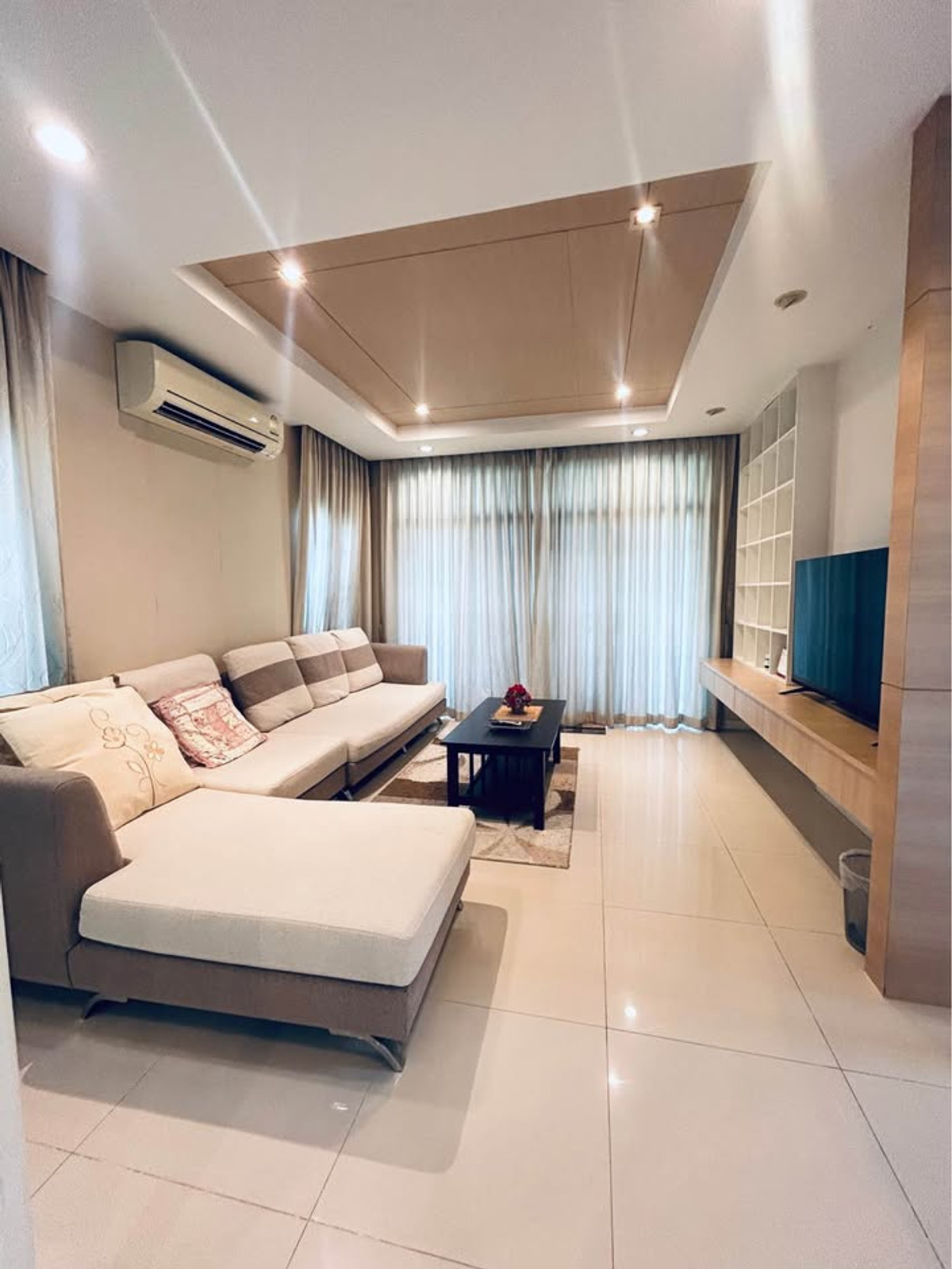 2-story house with furniture, beautifully decorated, for rent in Lat Krabang-Romklao area, near Big C, Food Place, Romklao Housing Estate. Loading...