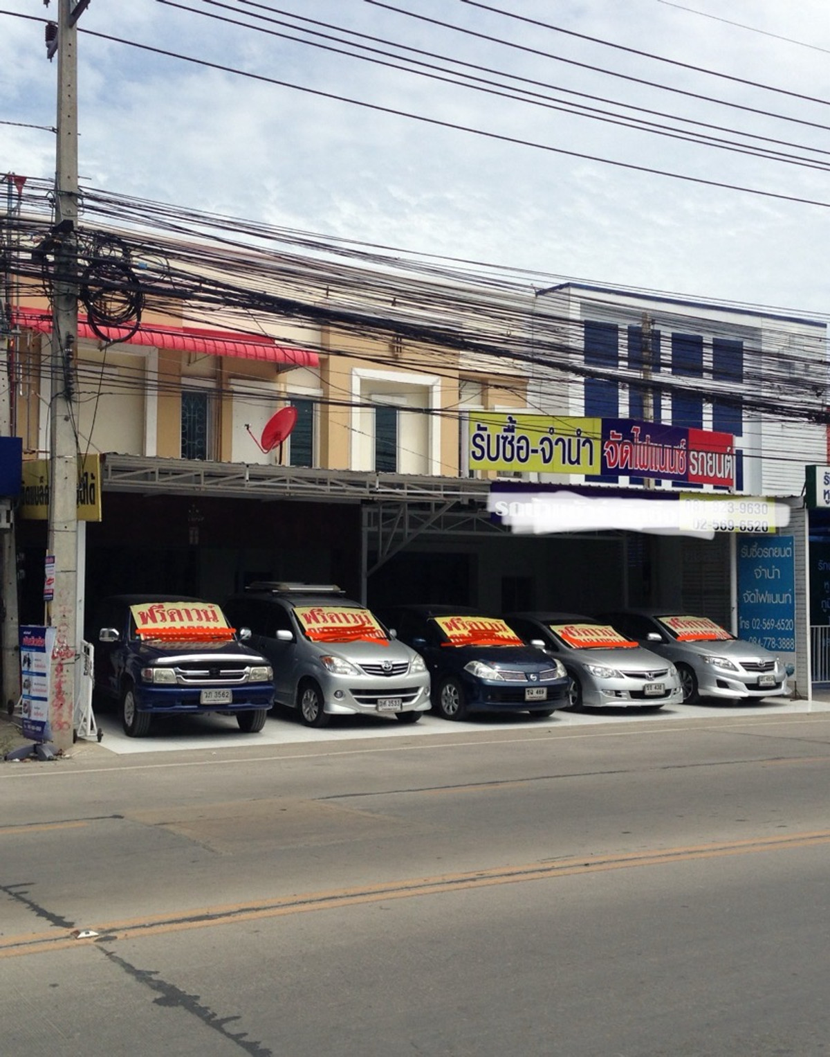 Commercial building for sale with tenants,  Loading...