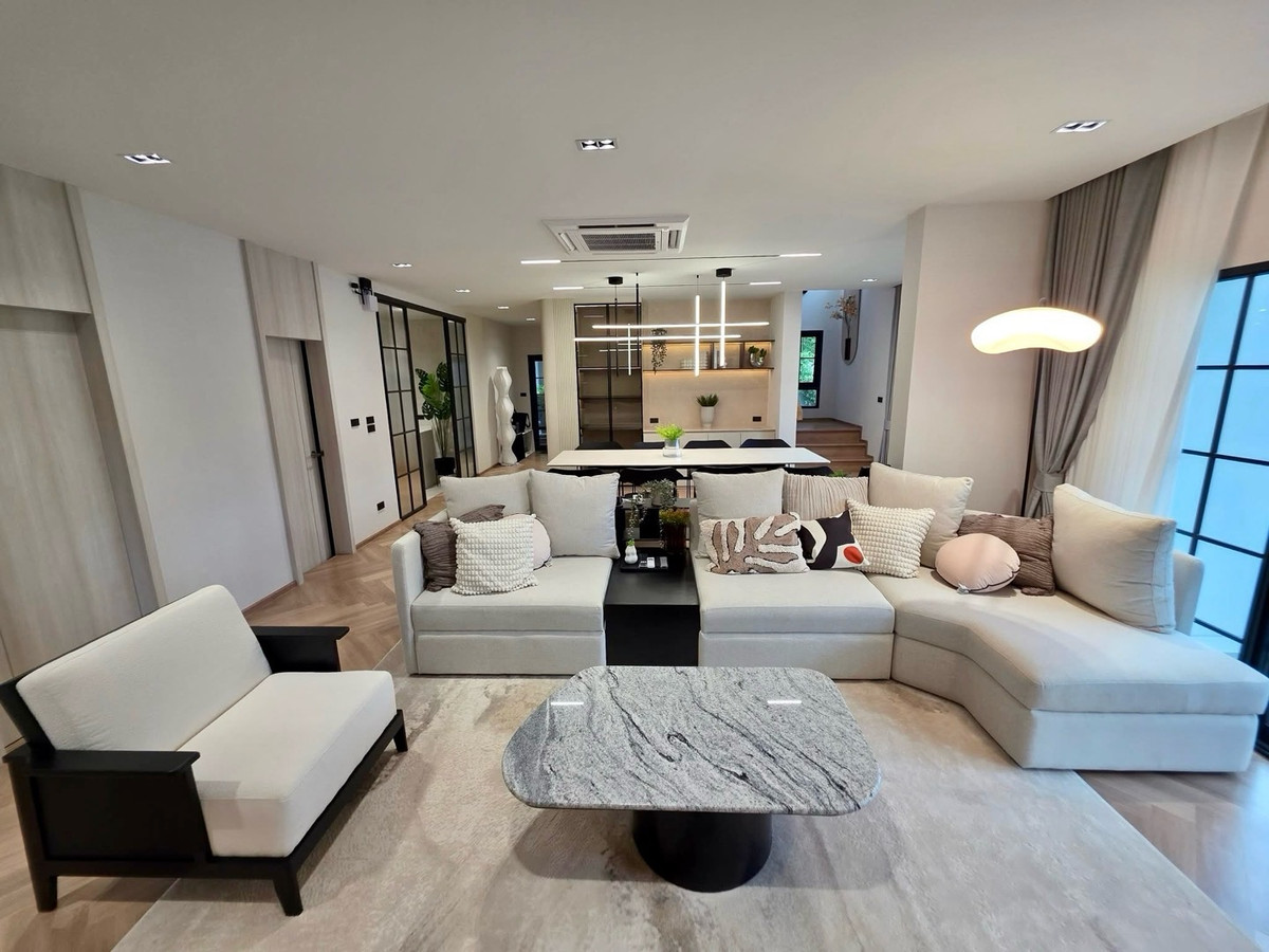 ให้เช่าบ้านบางนา แบริ่ง ลาซาล : 🌟ให้เช่าบ้านเดี่ยว เซนโทรบางนา เฟส 2 บ้านเดี่ยว 2 ชั้น 4 ห้องนอน|5 ห้องน้ำ แปลงหน้าสวน หัวมุม ไม่มีบ้านตรงข้าม ตกแต่งครบระดับพรีเมียม💥ค่าเช่า 190,000 บาท|เดือน 