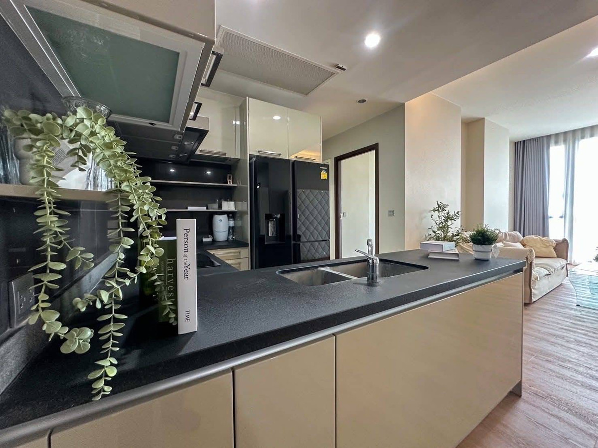 Spacious Luxury 3-Bedroom Condo near BTS Thong Lo – Quattro by Sansiri Loading...