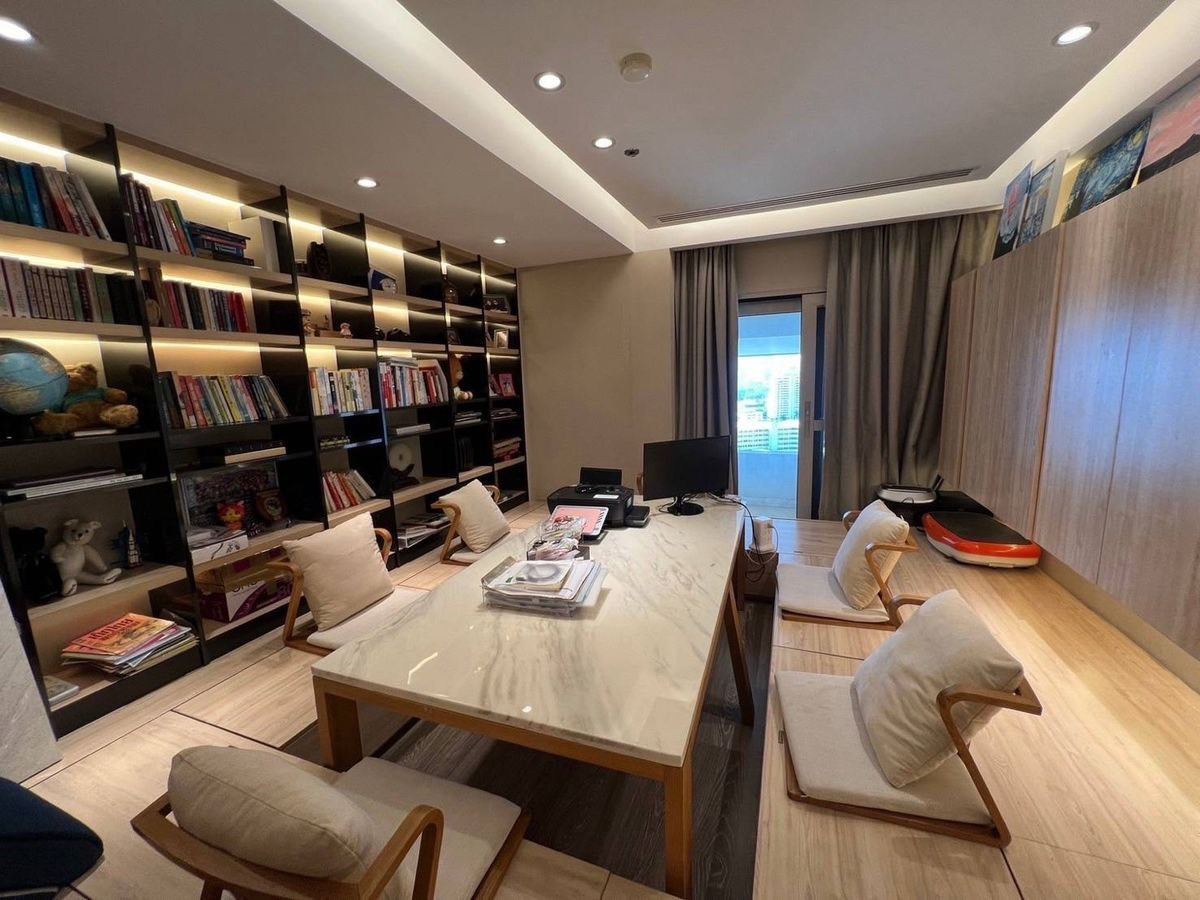 Elegant 3-Bedroom Sky Residence with Private Pool at Le Raffine Sukhumvit 24 Loading...