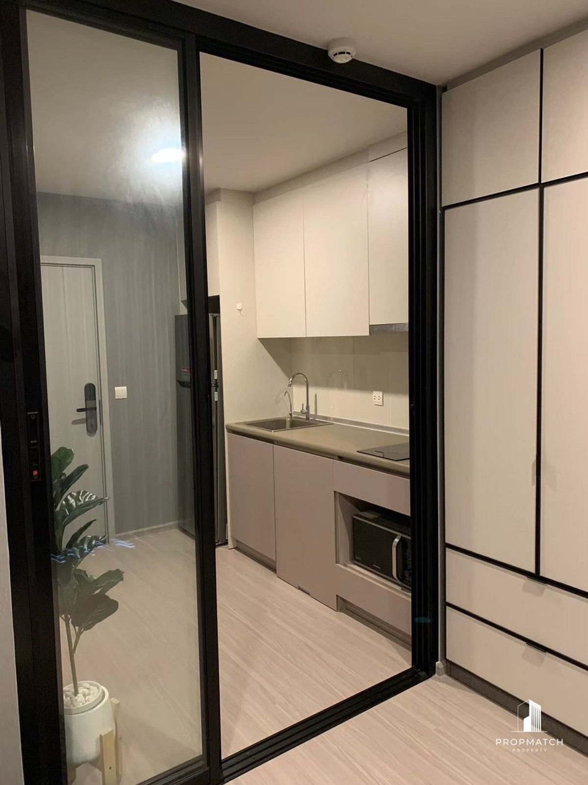 ✨Flash Deal ✨Aspire Asoke-Ratchada ( Studio Bed 1Bath 26SQM.) พร้อมอยู่ ! เพียง  2,550,000บาท Tel.0981315848 @propmatch Loading...