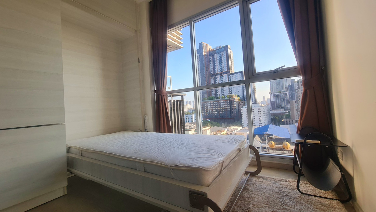 For RentCondoRatchadapisek, Huaikwang, Suttisan :  P-120130 Condo for rent Life Ratchadapisek fully furnished (Confirm again when visit). 