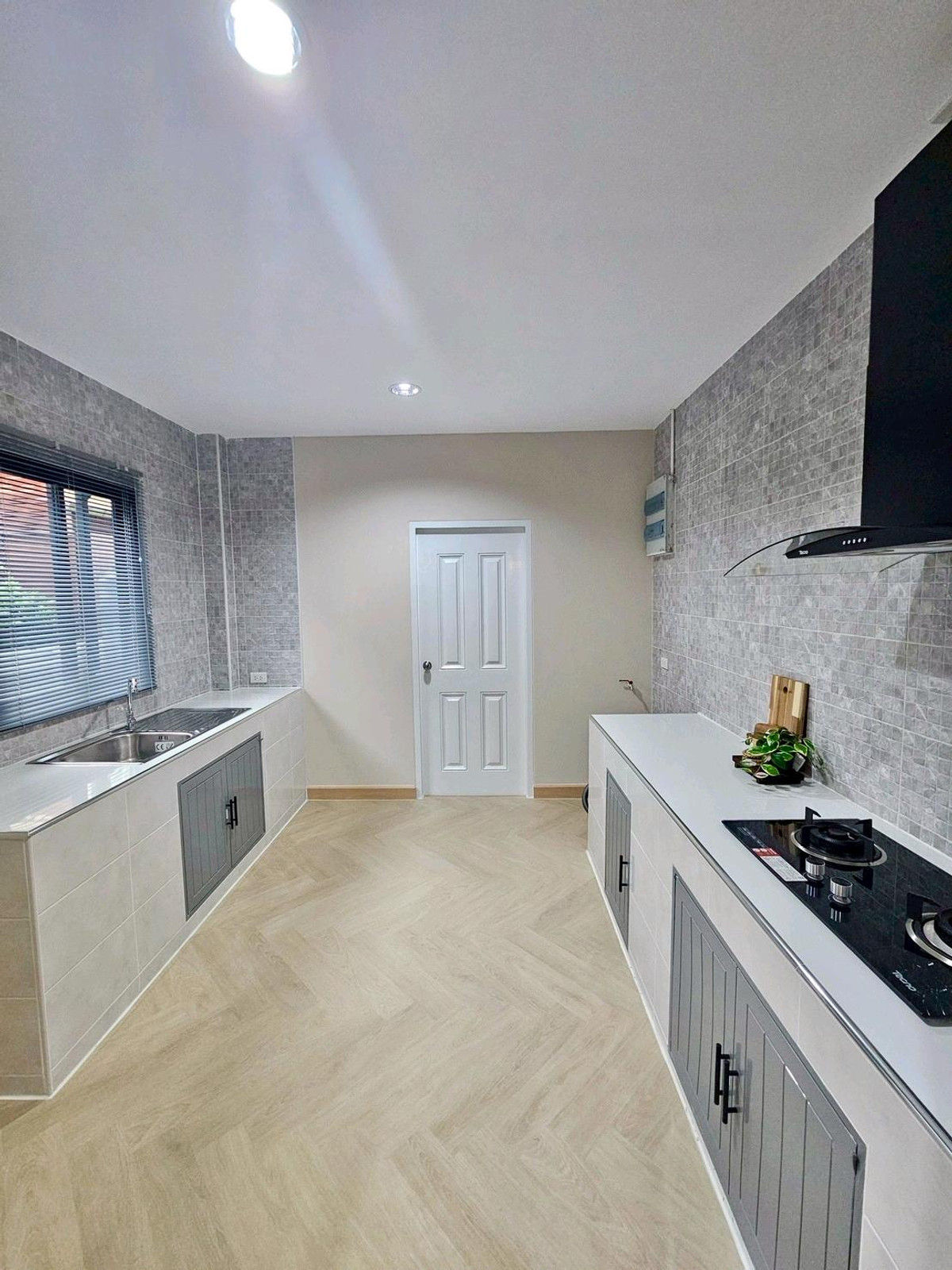 For SaleHouseNawamin, Ramindra : 2-story detached house, luxury home, The Takkhana Village. Pink Line Fashion Island Department Store, The Promenade, Big C, Makro, Lotus, near Hathaimit Fresh Market, Minburi Market, renovated and ready to move in. Free furniture