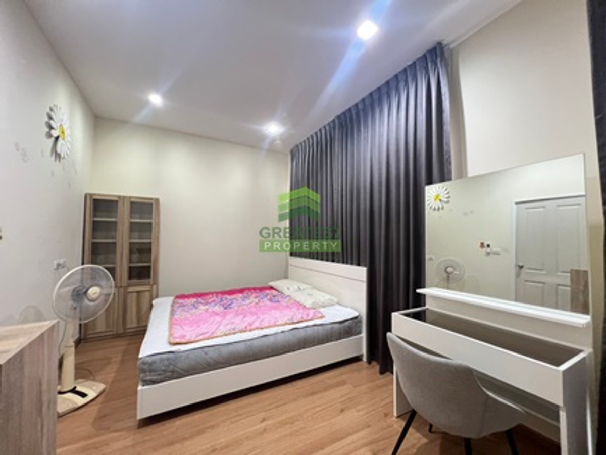 ขาย หมู่บ้านโกลเด้นทาวน์2 พระราม2 Golden Town2 Rama 2 ทาวน์โฮม 2 ชั้น เนื้อที่ 19.70 ตร.ว. ต่อเติมครัว พร้อมเฟอร์ หลังมุม ติดสวน     Loading...