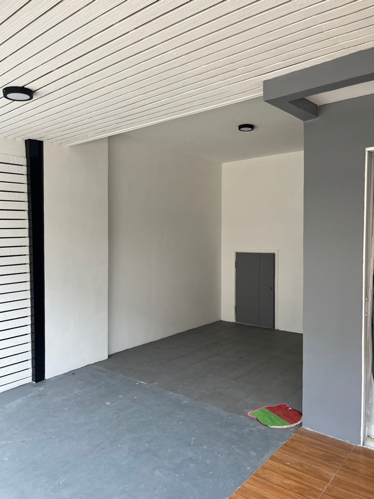 ขายทาวน์เฮ้าส์ 2 ชั้น Loading...