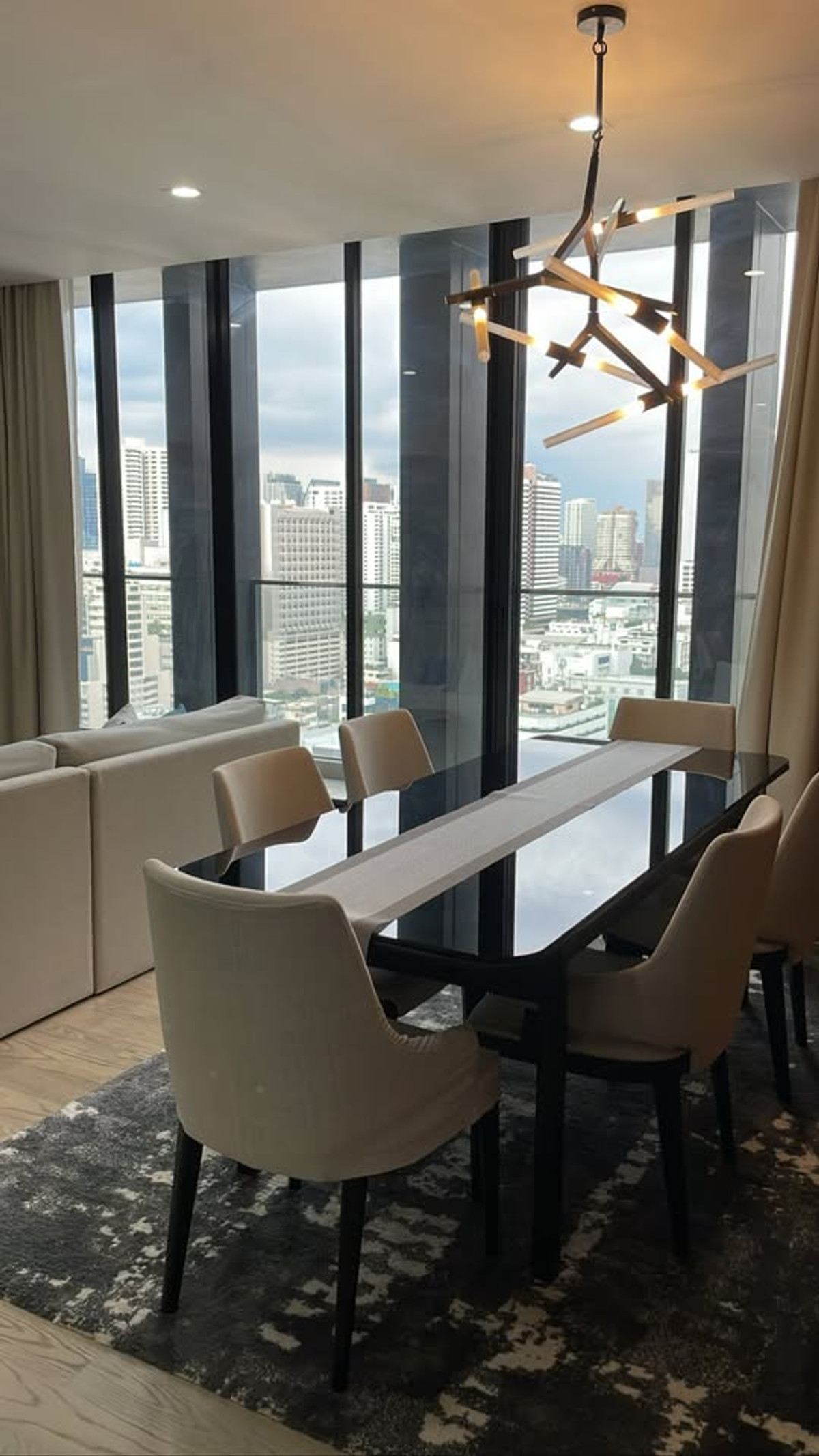 For Rent 2 bedroom in town connect to BTS Ploenchit high floor  Loading...