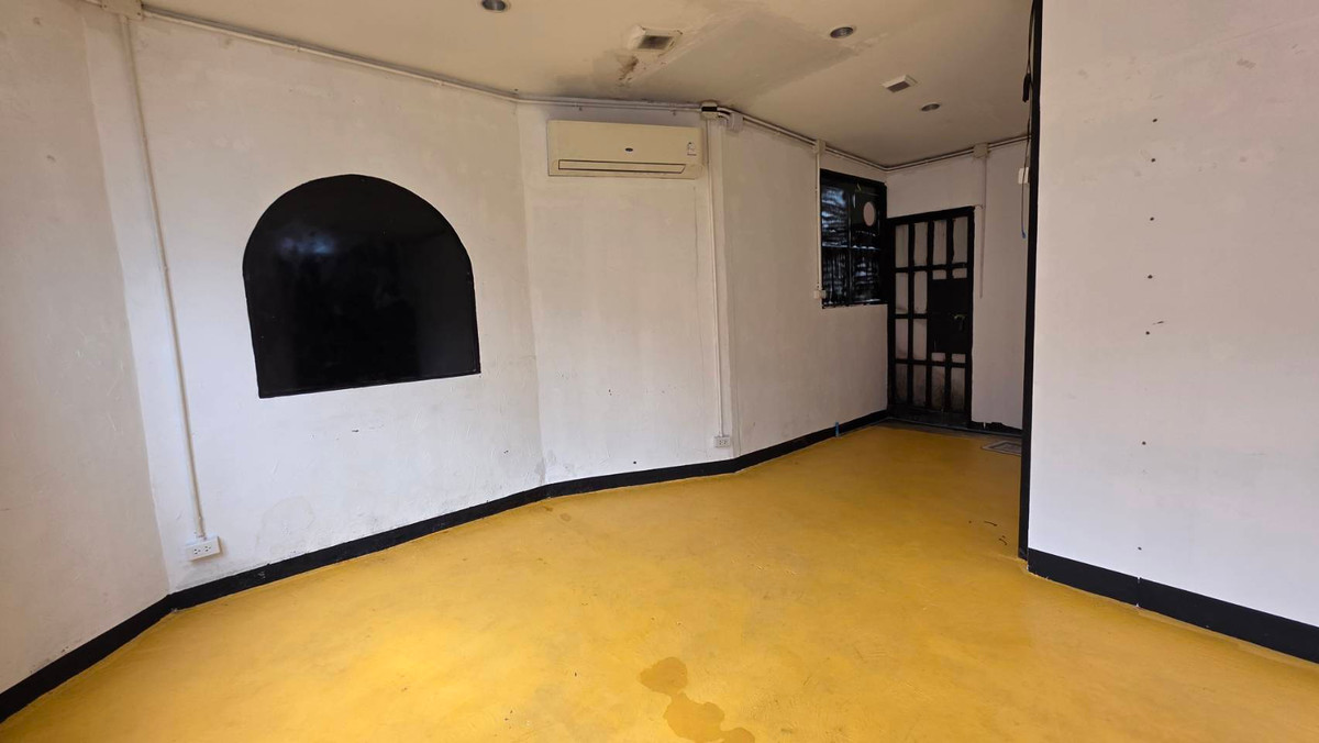 Shop for rent, fully decorated, open 24 hours, very good location. Loading...