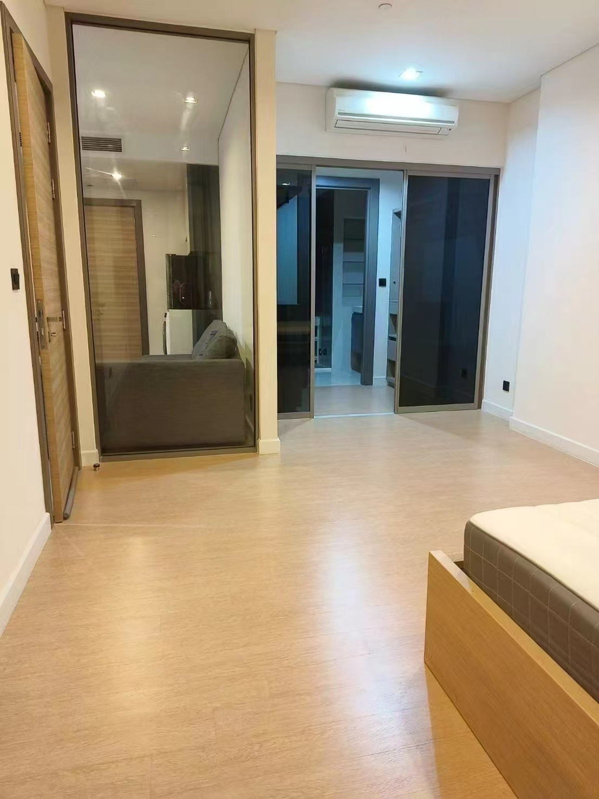 **ให้เช่า** The Room เจริญกรุง 30 ใกล้ BTS สะพานตากสิน 24,000 บาท Loading...