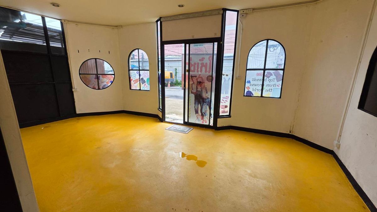 Shop for rent, fully decorated, open 24 hours, very good location. Loading...