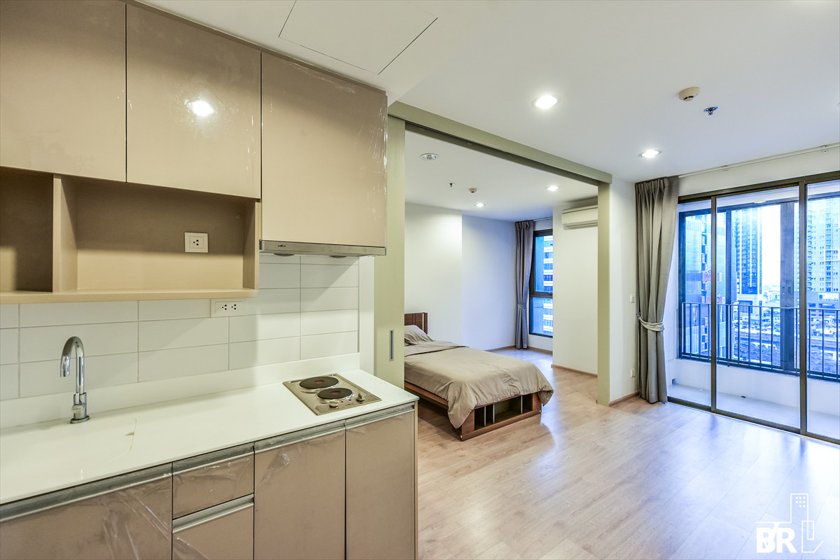 🔥🔥HOT FOR SALE🔥🔥Good location condo IDEO Q Rachatewi (1 bed 33.75 sqm) 💰5.3MB.💰 BY KOY 082-5536236 Loading...