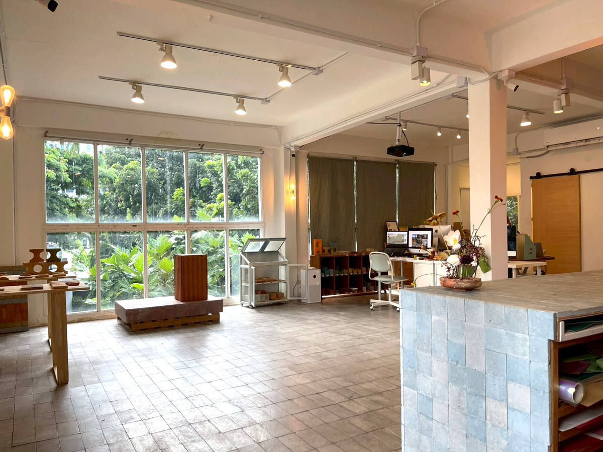 ให้เช่าสำนักงานสุขุมวิท อโศก ทองหล่อ : ห้องเช่า ในสุขุมวิท 38 ใกล้ BTS ทองหล่อ เพียง 250ม ขนาด 73 ตรม เหมาะสำหรับ ออฟฟิศ ร้านค้า โชว์รูม ค้าขาย