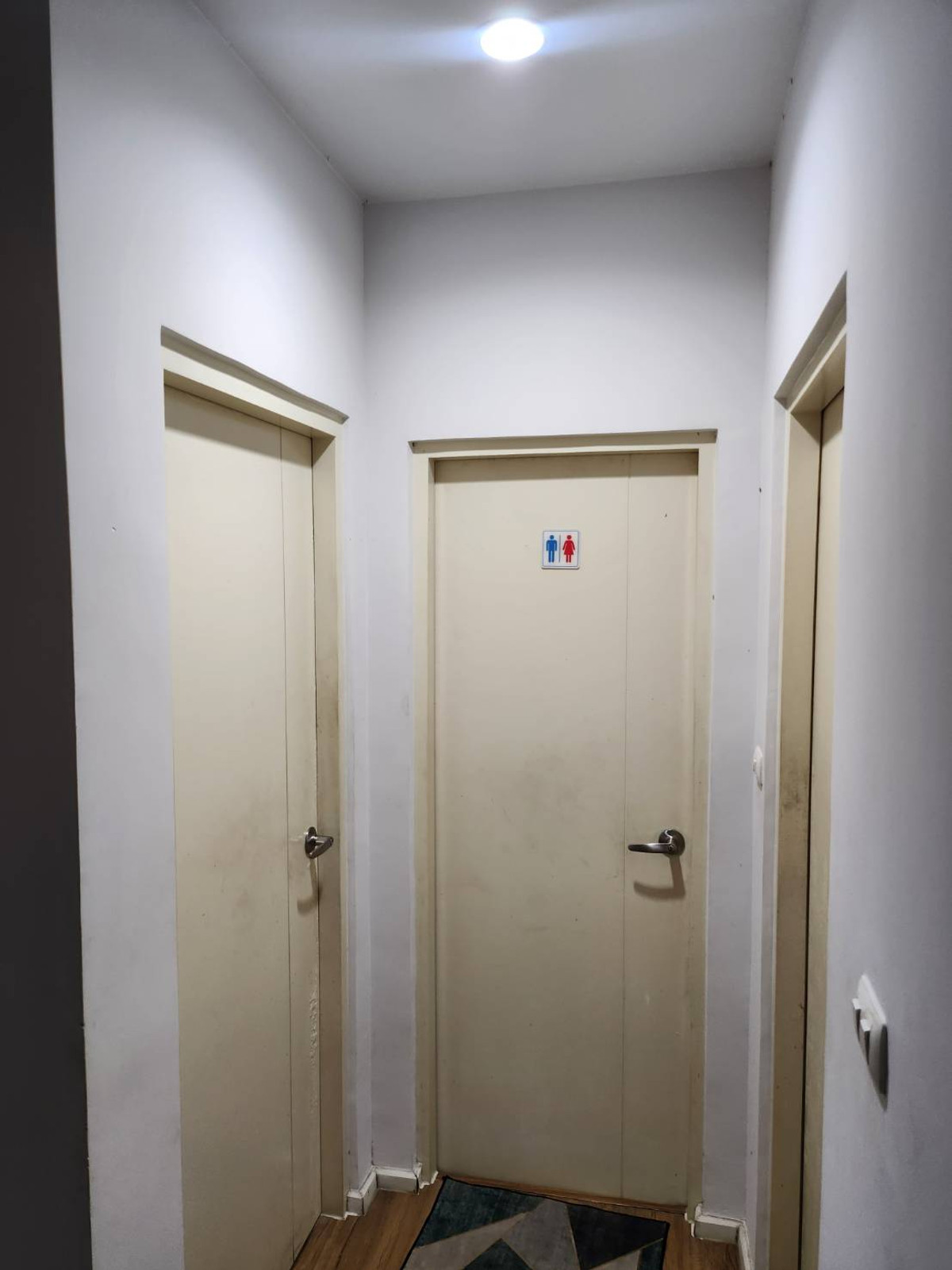 For sale/rent, 3-story townhome, width 5 meters, Baan Klang Muang Sathorn-Suksawat. Loading...