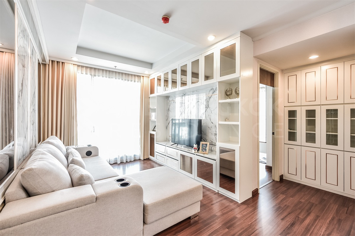 ขายคอนโดสาทร นราธิวาส : Supalai Elite สาทร สวนพลู 2 ห้องนอน 97ตรม ขายเพียง 13.5mb สนใจติดต่อ 0816878954