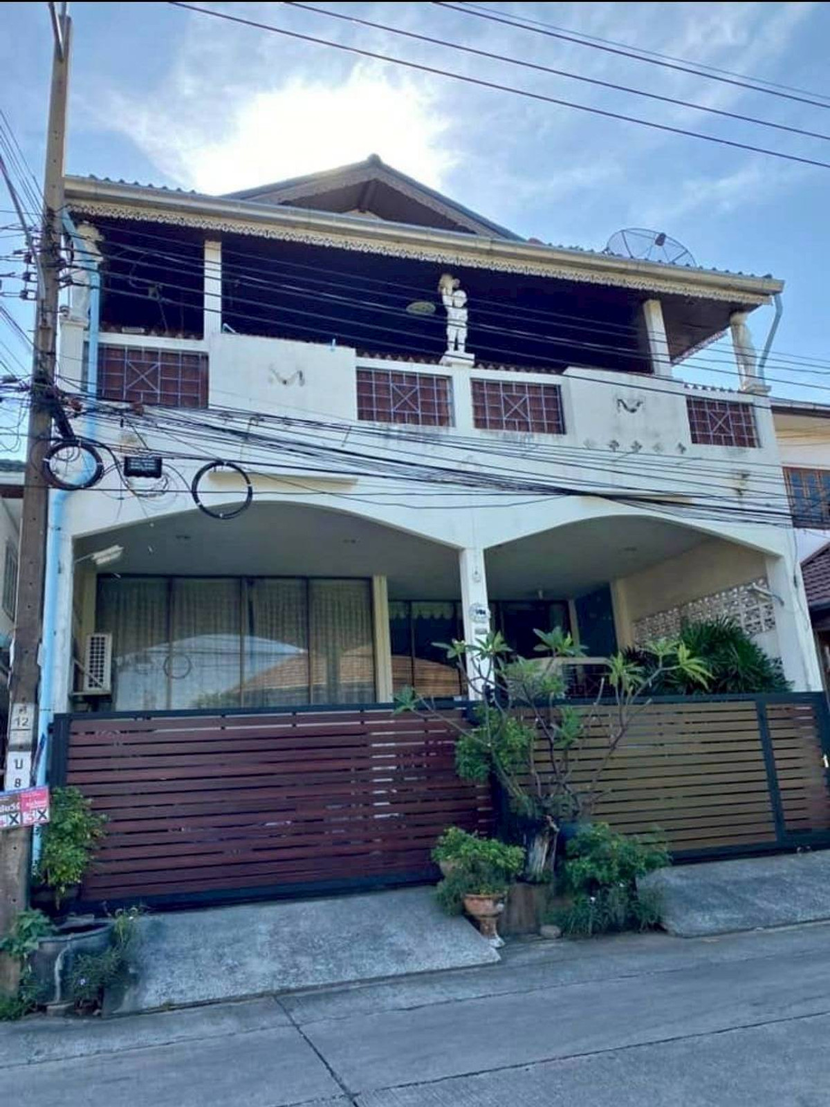 For SaleHouseLadkrabang, Suwannaphum Airport : 🏡 3-story detached house in the heart of Chaloem Phrakiat Rama IX - large area like a luxury home.