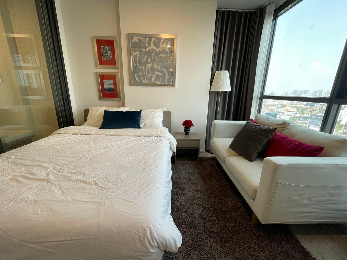 Condo XT Huai Khwang for rent, near MRT Huai Khwang, only 120 meters. Loading...