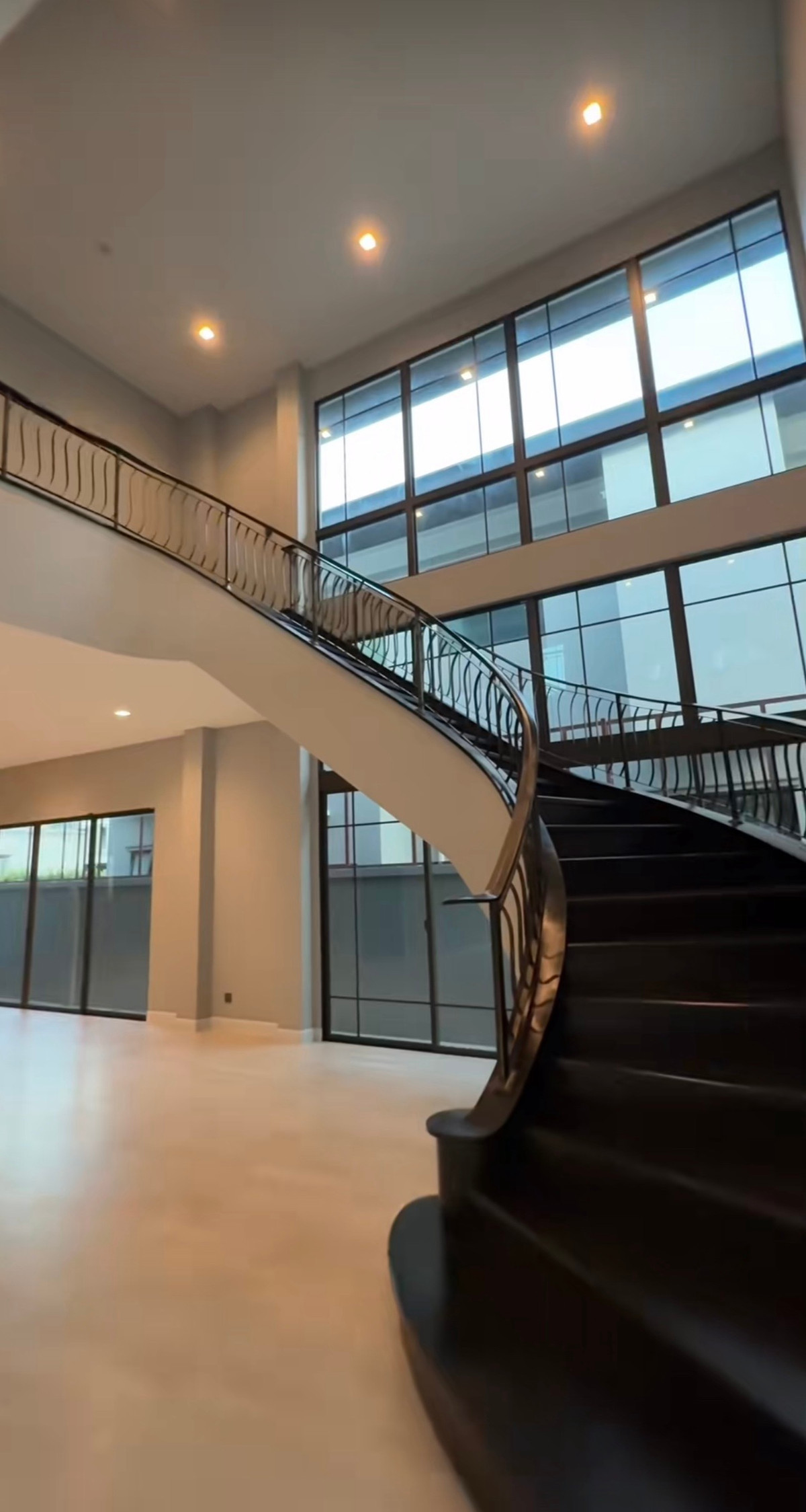 House For Rent at Grand Bangkok Boulevard Ramintra - Kasetnawamin Loading...