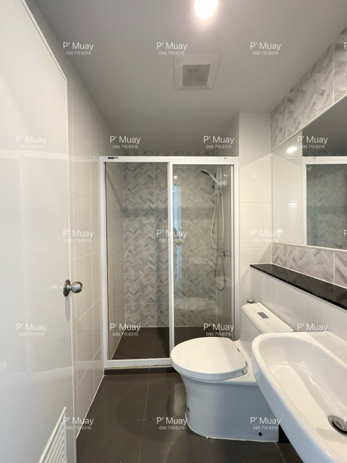 For RentCondoBangna, Bearing, Lasalle : 🎉For rent, new room, first hand 🎉 ✨Bright white ✨#RegentHomeBangna building 🅰️ beautiful built-ins 🌟 has walk-in closet 🌟 📱Digital door lock📱#BTS Bangna only 5 minutes ❤️ Rent 12,000 baht