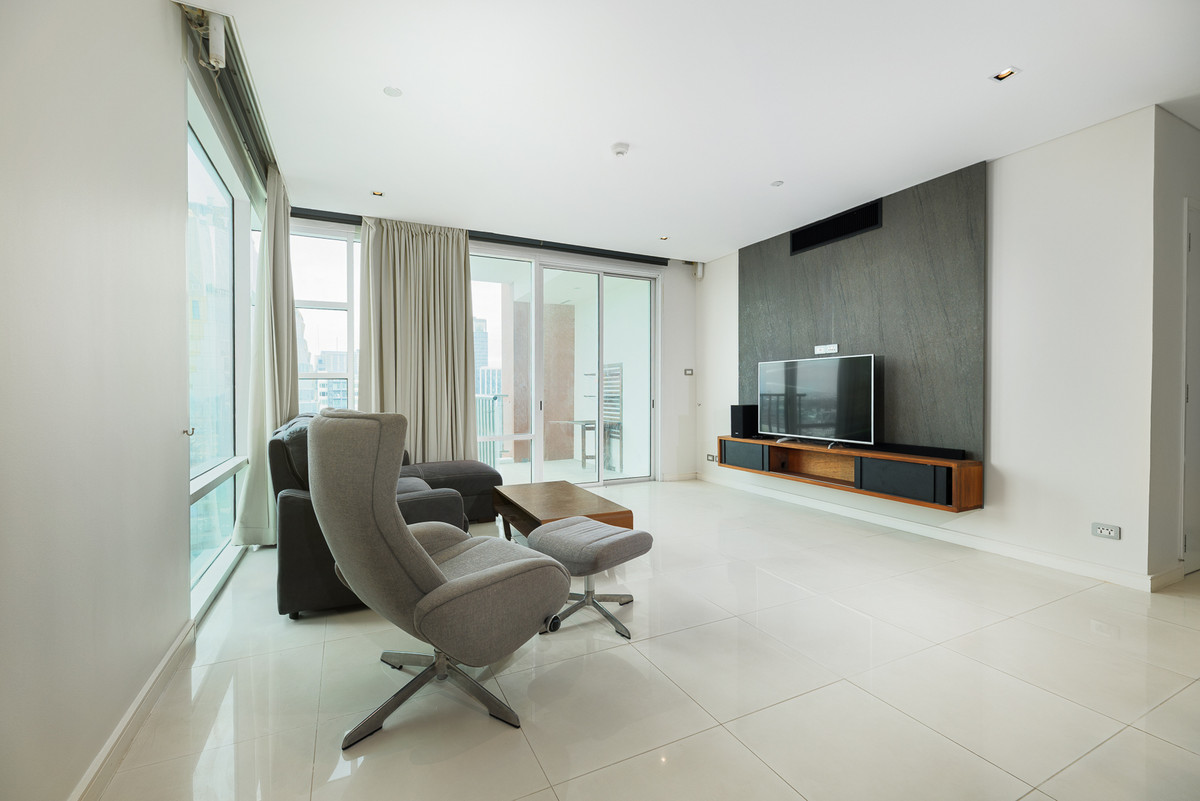 For SaleCondoSukhumvit, Asoke, Thonglor : Spacious 3-Bedroom Condo in Prime Sukhumvit Location at Fullerton Sukhumvit, Bangkok