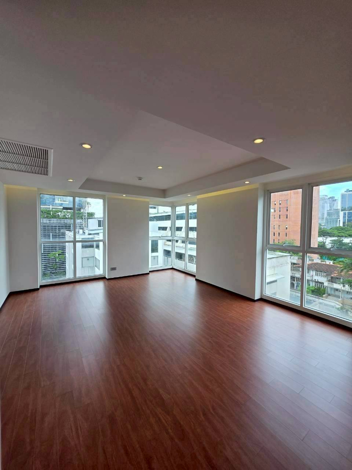 For SaleCondoWitthayu, Chidlom, Langsuan, Ploenchit : Spacious Freehold Residence with City & Park Views – The Private Residence Rajdamri