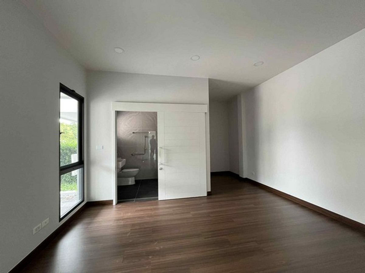 ขายบ้านแจ้งวัฒนะ เมืองทอง : ขายบ้านเดี่ยว THE CITY ดอนเมือง แจ้งวัฒนะ ที่ดิน 106.8 ตารางวา พื้นที่ใช้สอย 416 ตร.ม. 5 ห้องนอน 6 ห้องน้ำ