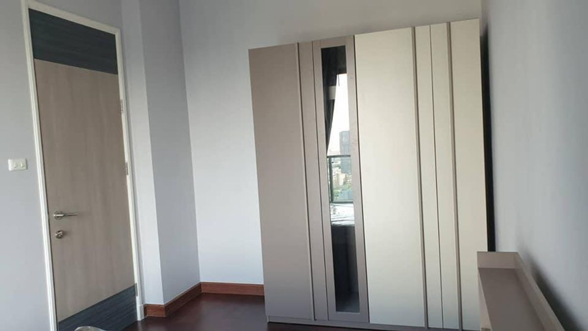 Condo for sale next to SWU and very close to the office in Asoke area, very good price. Loading...